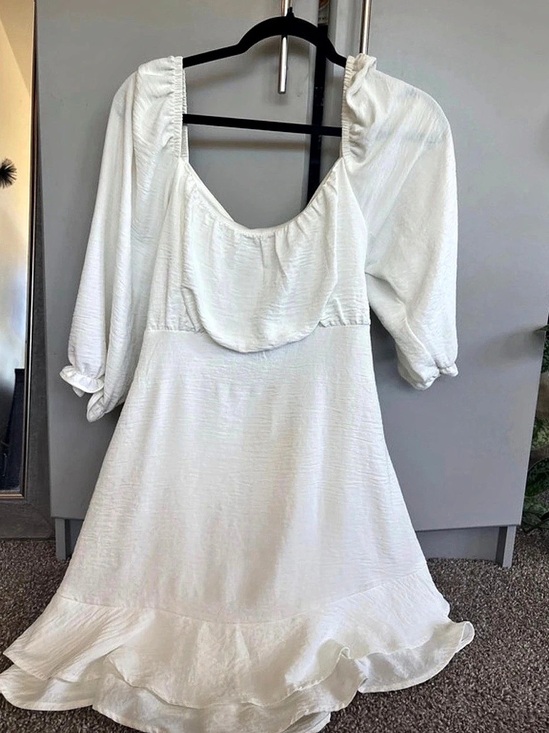 Dresses & Skirts - Puff Sleeve Mini Dress in White Like New